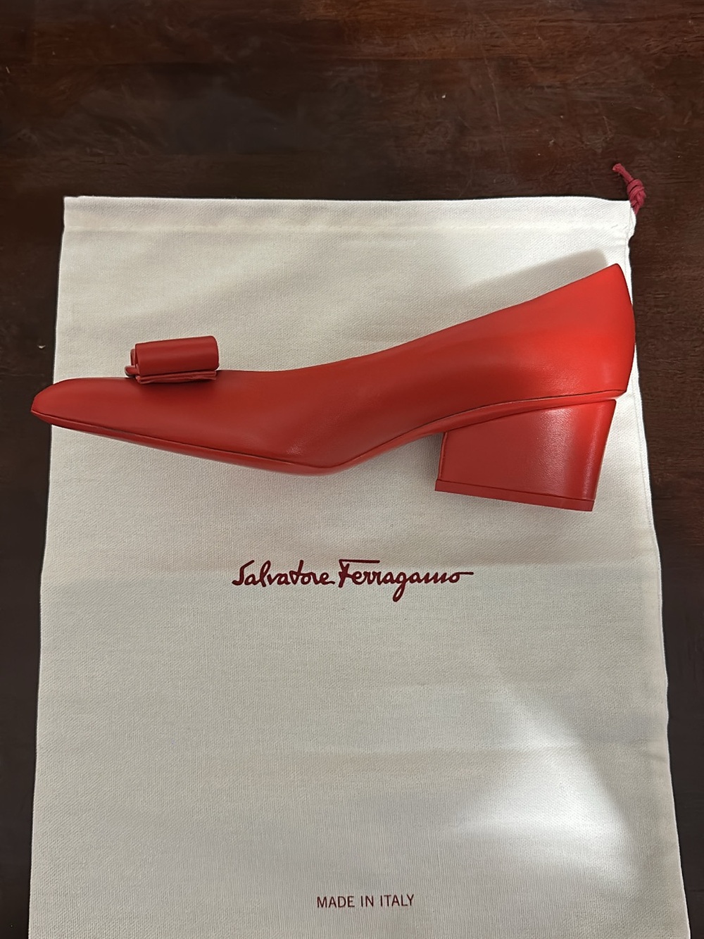 Salvatore Ferragamo Red Pointed-Toe Bow Leather Flats - Picture 4 of 8